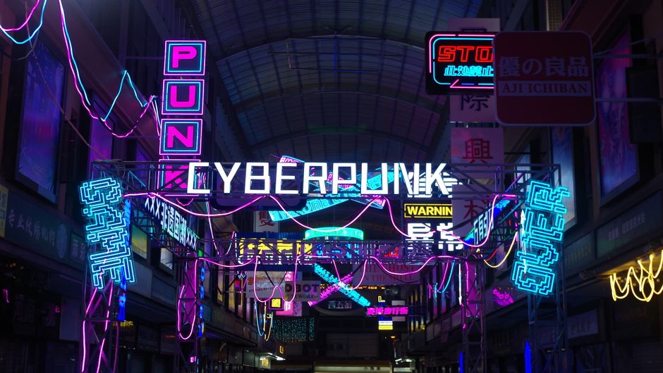 Cyberpunk city depicting social hierarchy