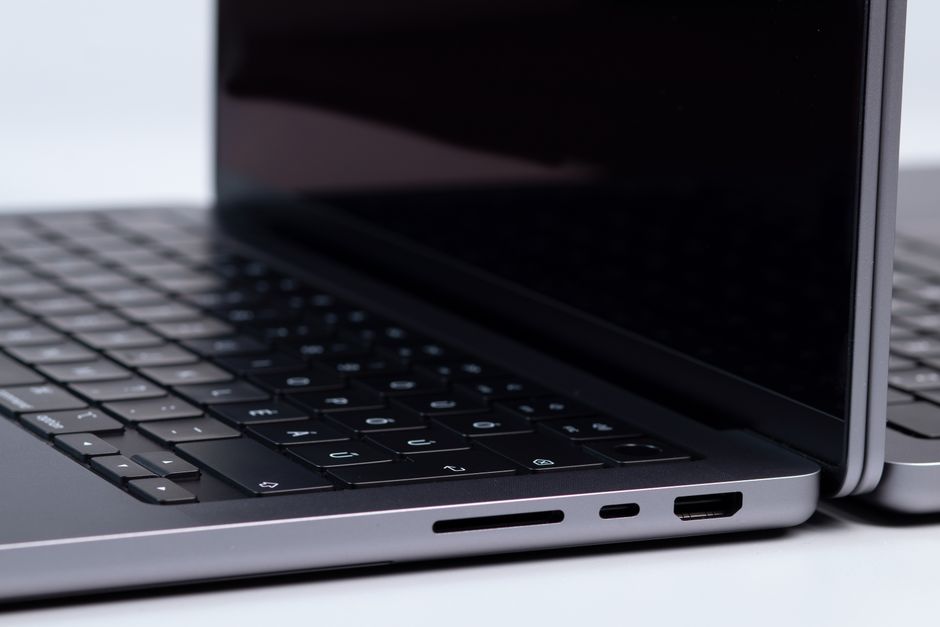MacBook Pro 14寸与16寸尺寸对比