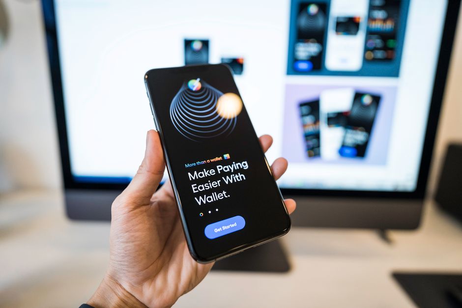 Hardware wallet confirming transaction