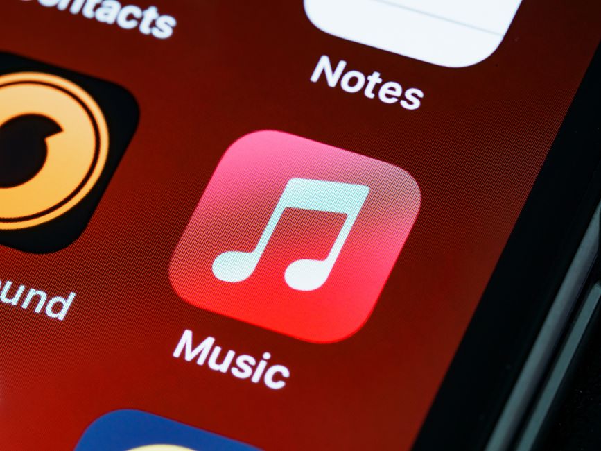 Apple Music 界面显示免费试用提示