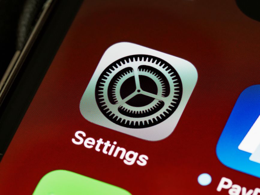 CFPanel iOS 应用主界面截图，展示域名列表和关键管理功能