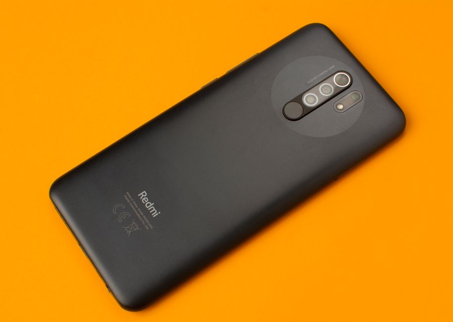 红米 Note 9 手机正面图，展示其屏幕外观