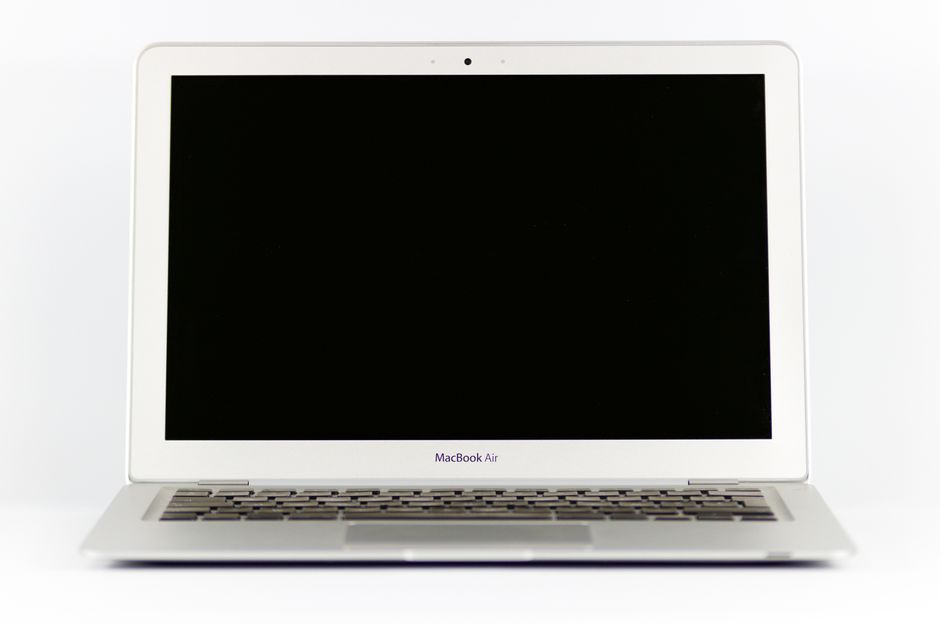15 寸 MacBook Air 与 13 寸 MacBook Air 的屏幕厚度对比