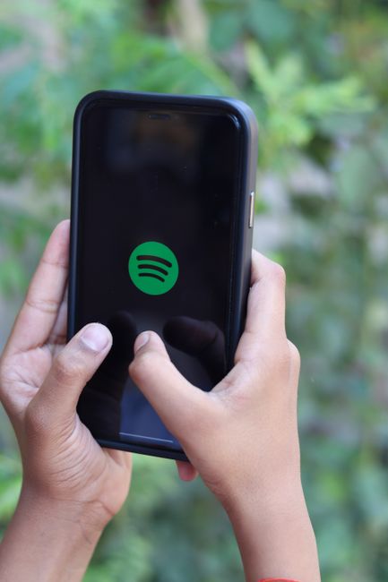 Spotify家庭组与个人订阅价格对比示意图