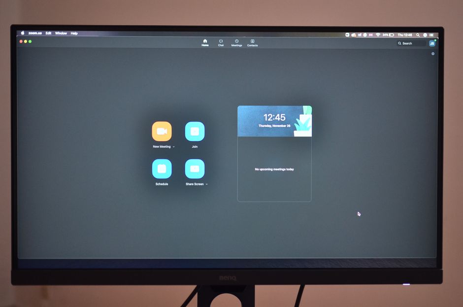 NAS 系统内置的虚拟机创建配置界面，图形化操作友好