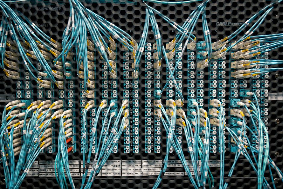 Comparison between business broadband and home broadband network topology