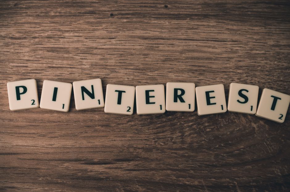 Pinterest 网站界面，色彩丰富，展示了瀑布流式的视觉图片和设计灵感。