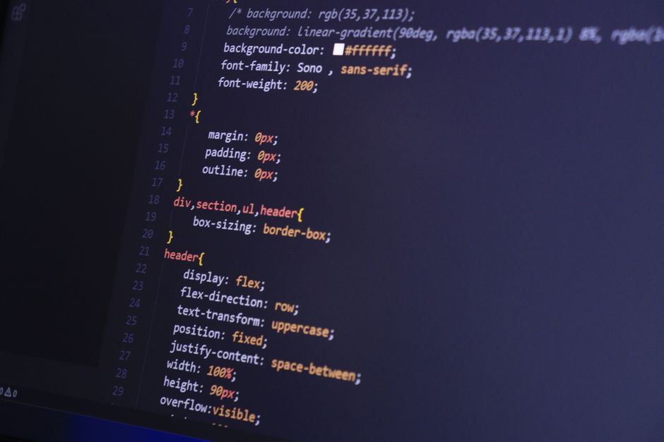 代码编辑器中调整 CSS 布局的示意图