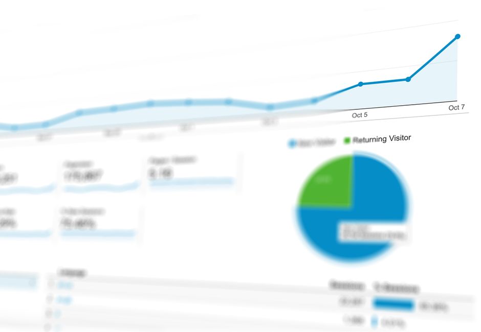 vnStat 显示流量统计数据的终端界面