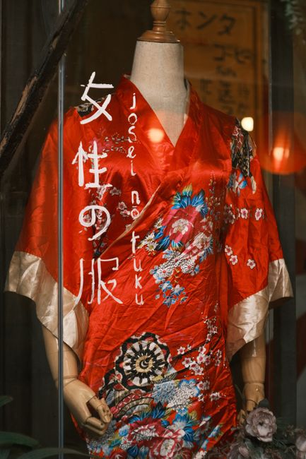 云服务器购买页面截图，高亮显示了默认勾选的付费增值服务选项。