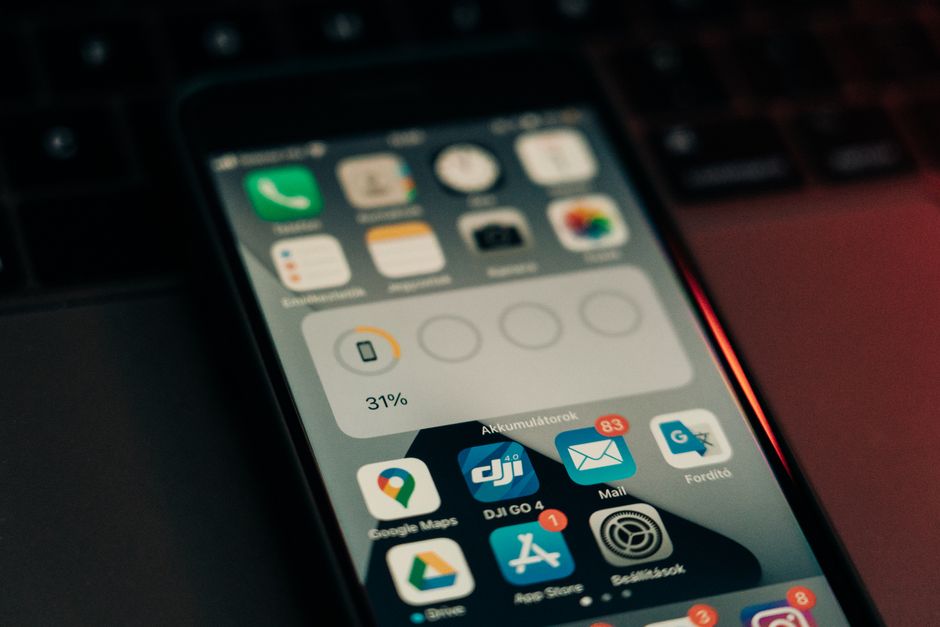 Android手机通知栏上的语音信箱红点角标示意图
