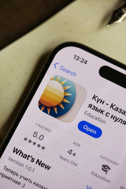 Wise App 界面货币兑换搜索栏显示 KPW 代码的示意图
