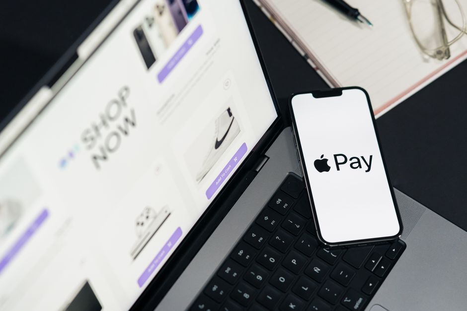 检查 Apple ID 账户余额的界面示意图。