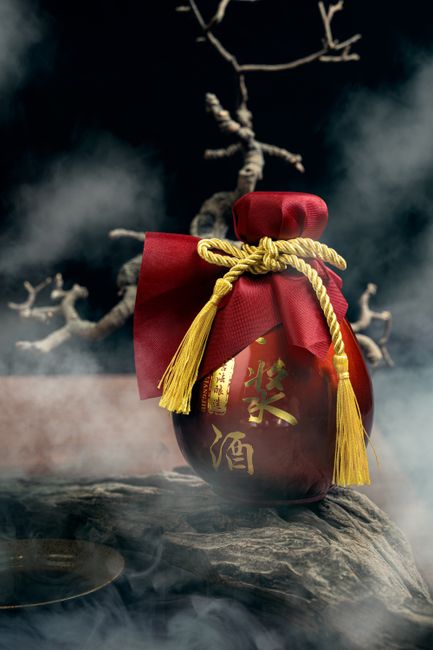 游戏中的稀有金色装备，象征高价值和稀缺性