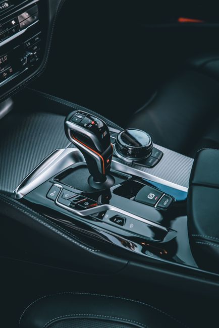 GLM-5 Turbo 模型架构与性能示意图