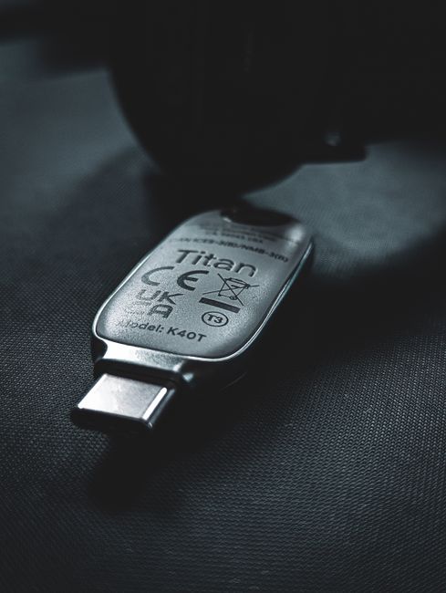 正版软件授权卡片或Key包装示意图