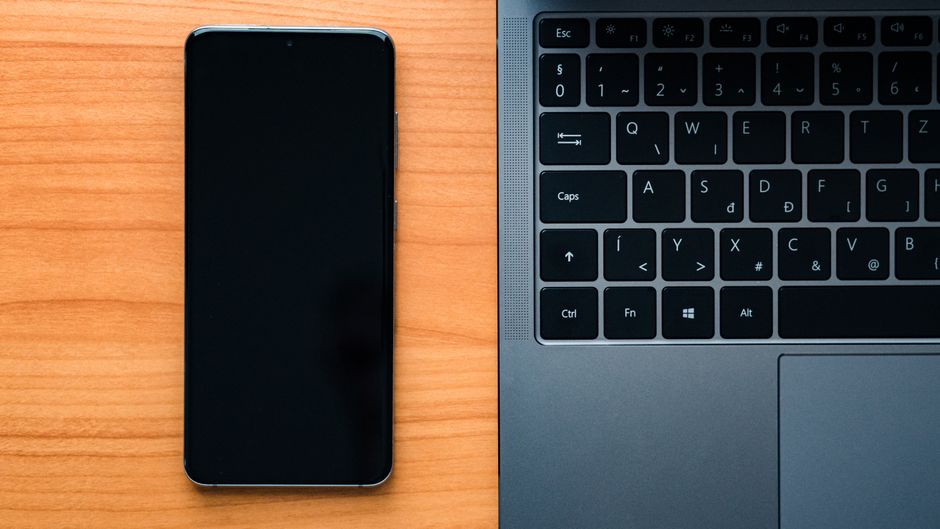 Illustration of a smartphone remotely controlling an Ubuntu desktop interface.