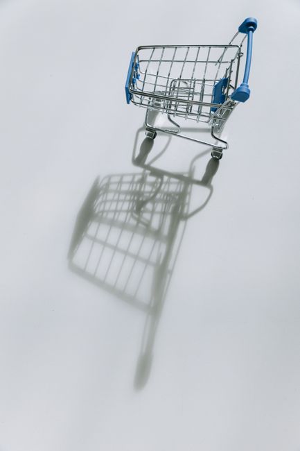 Empty shopping cart with no stock