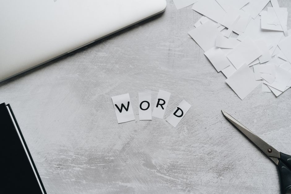 Word Copilot 显示区域不支持时的灰色图标和报错弹窗截图