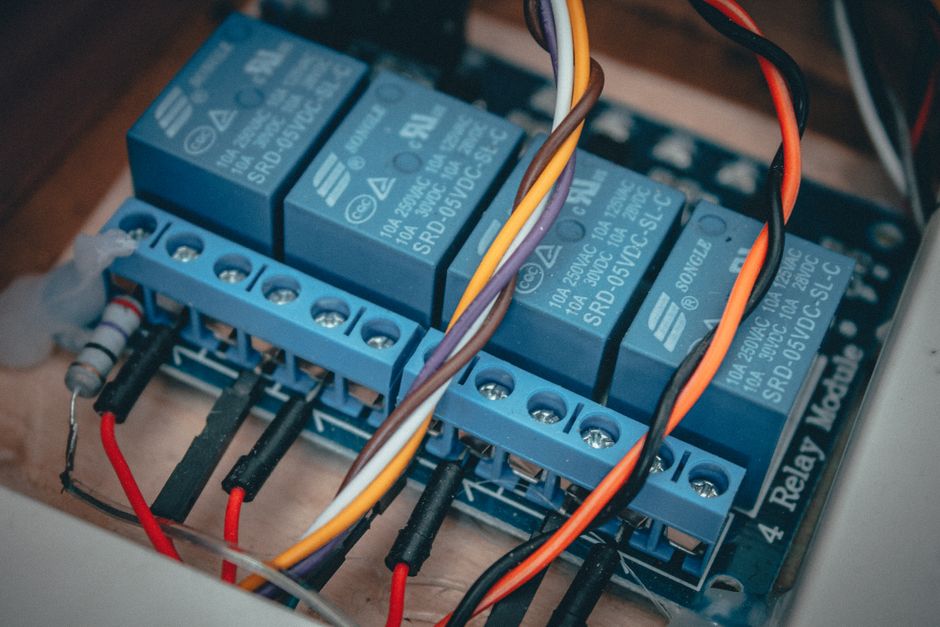 第三方API转接原理示意图，展示请求转发过程