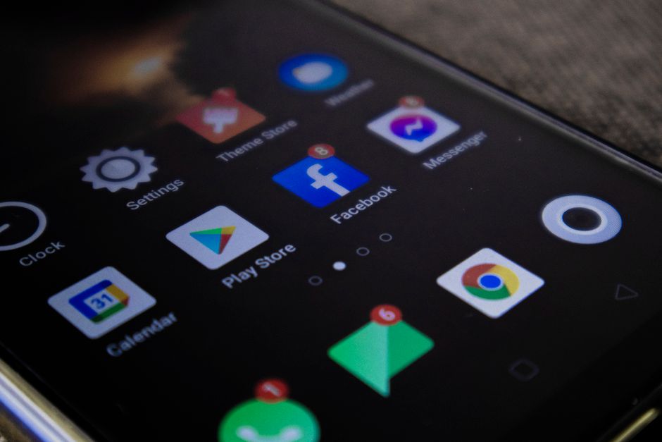 Google Play 设置界面中的账号与国家选项截图
