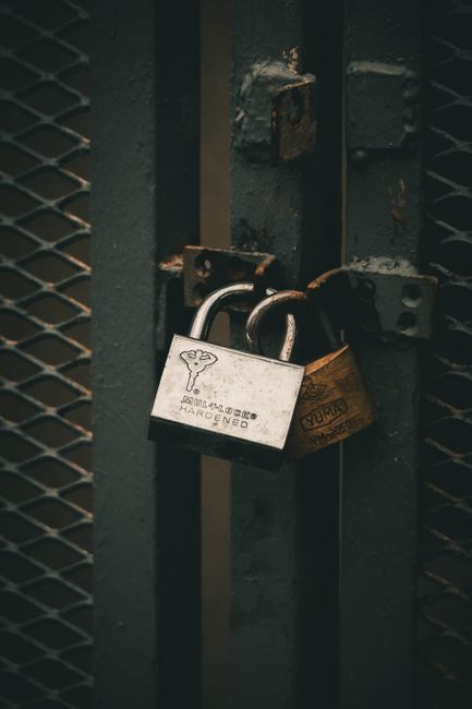 域名注册商后台查看 Registrar Lock 状态设置