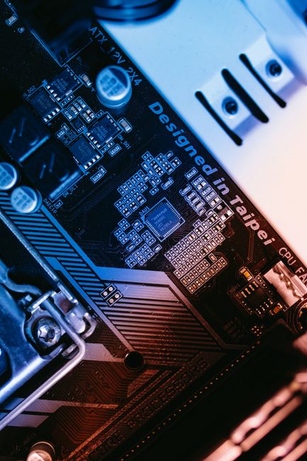 机房内的 GPU 服务器硬件示意图