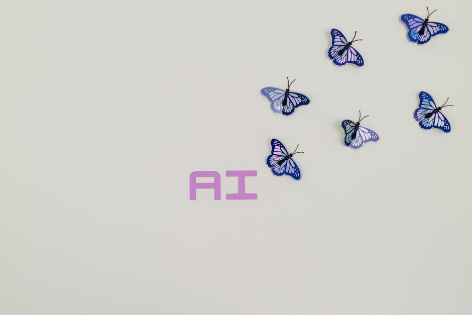 概念图：表现 AI 智能退化或降维打击的抽象视觉图