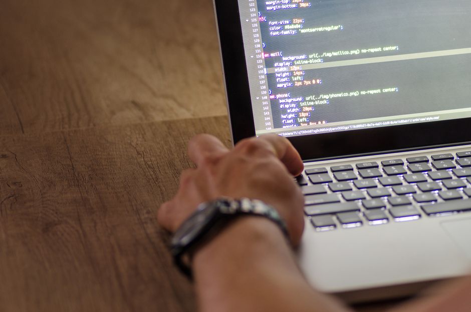 User optimizing prompts on a computer
