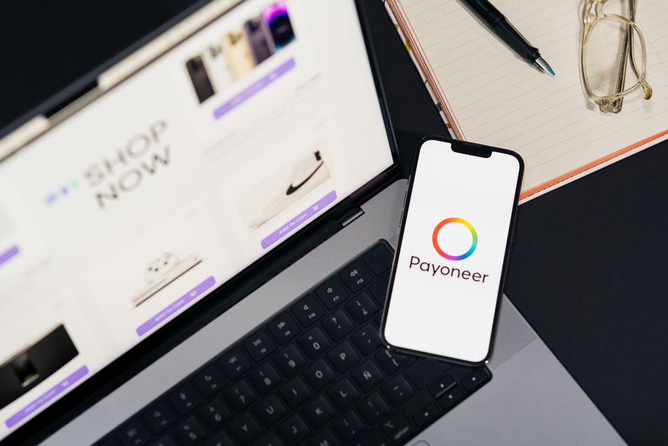 Payoneer App 界面示意图