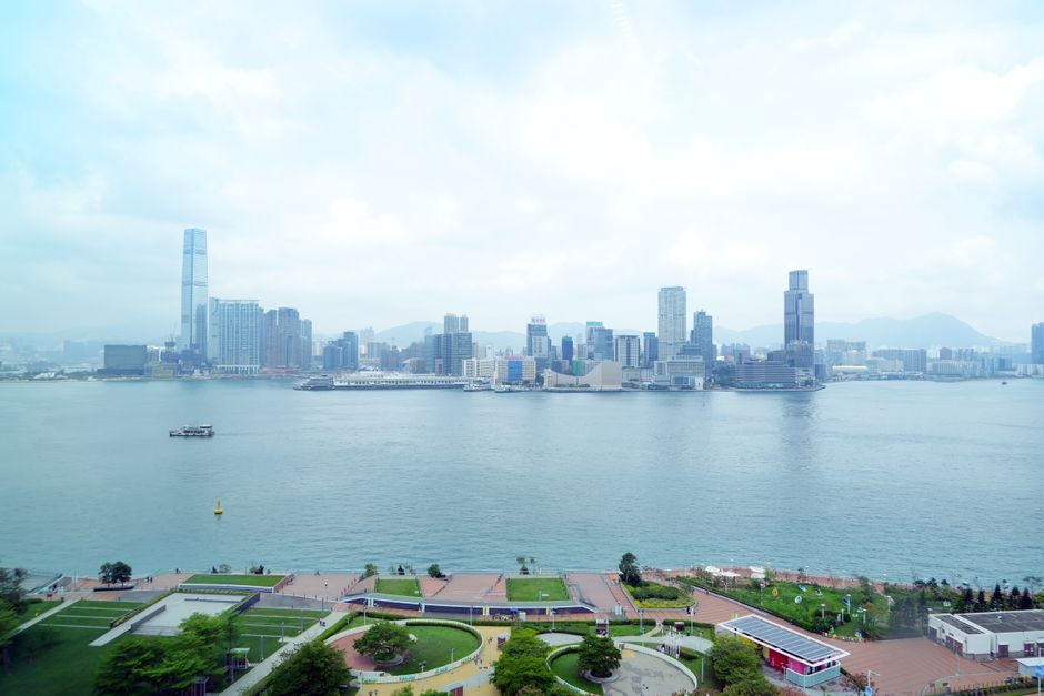 Wise多货币账户界面中的港元账户选项及汇率展示
