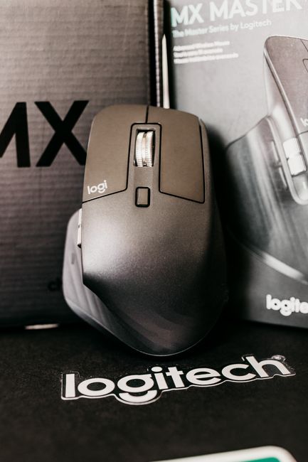 罗技 MX Master 或 G 系列游戏鼠标产品图